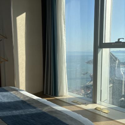 海景三居室雙廳雙衛總統套房（冰箱+洗衣機） 汐悅飯店公寓（青島五四廣場店）優惠