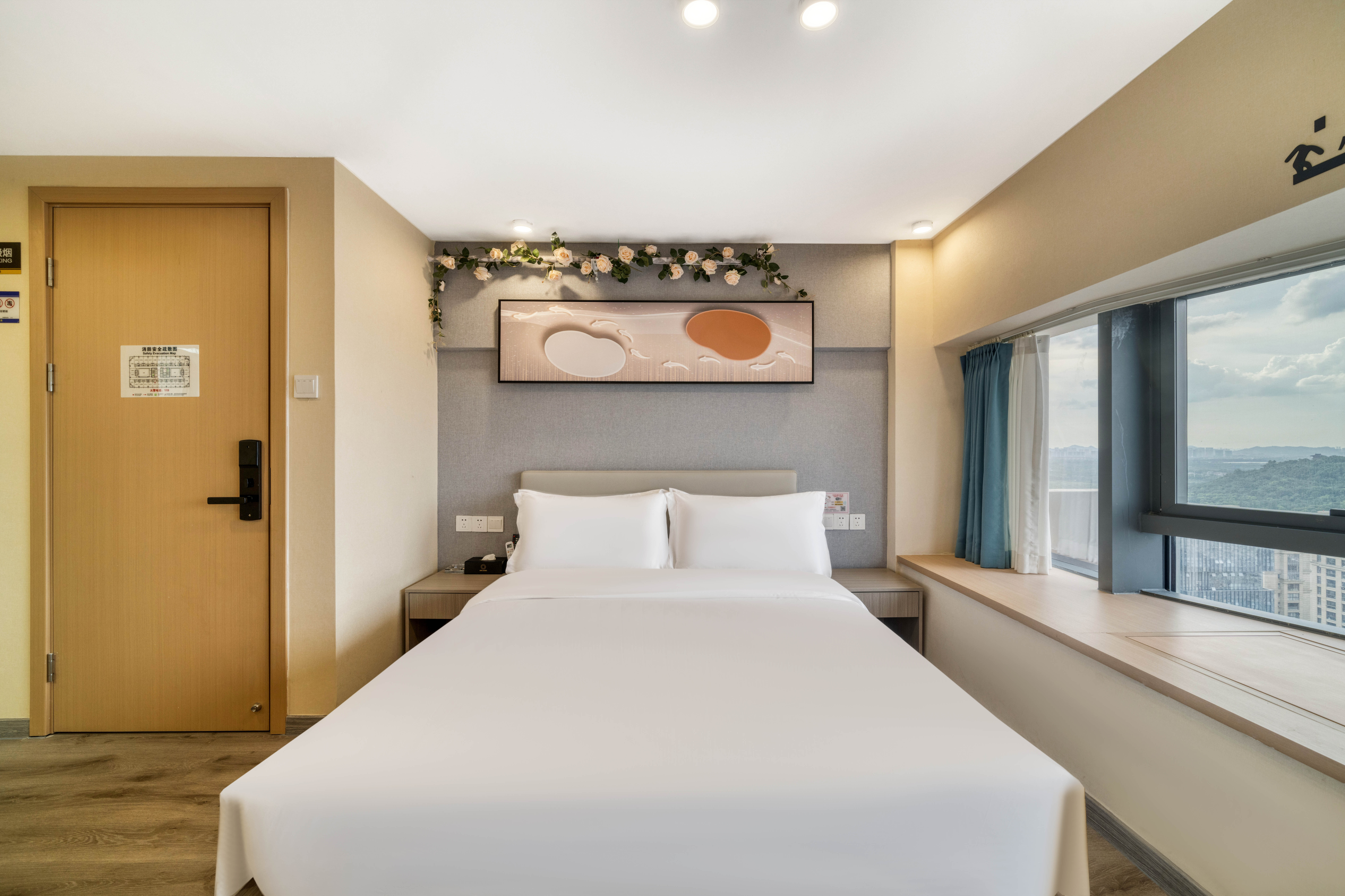 城景飘窗特惠大床房