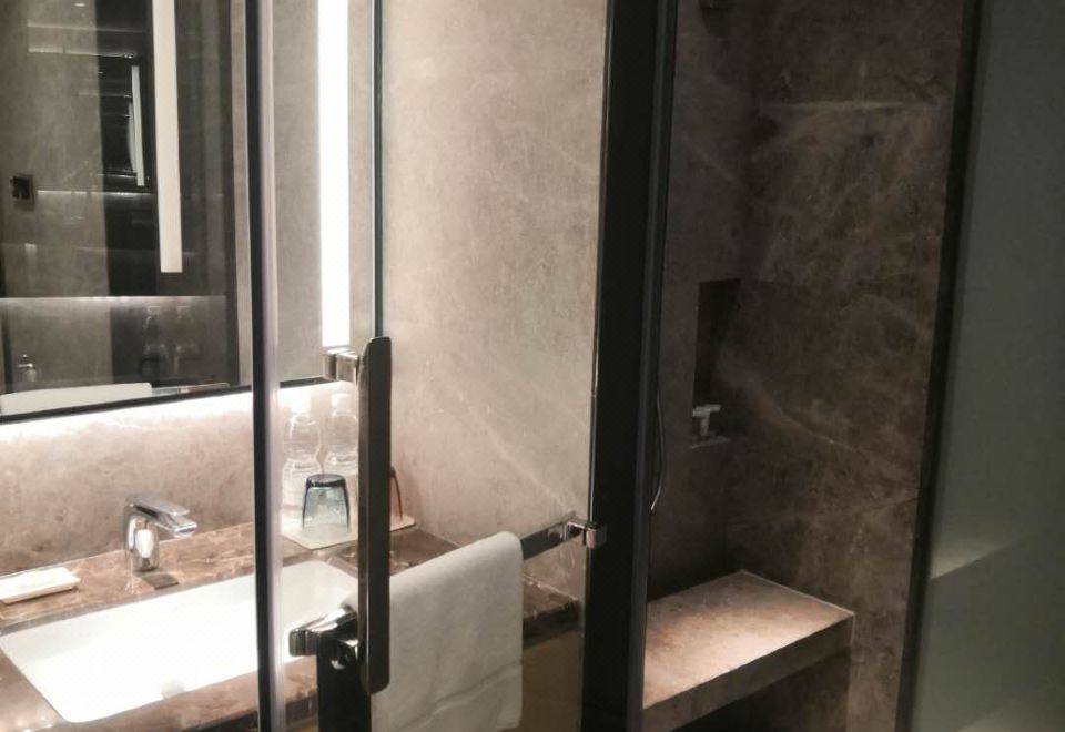 Courtyard by Marriott Shanghai HongqiaoPremier King Room