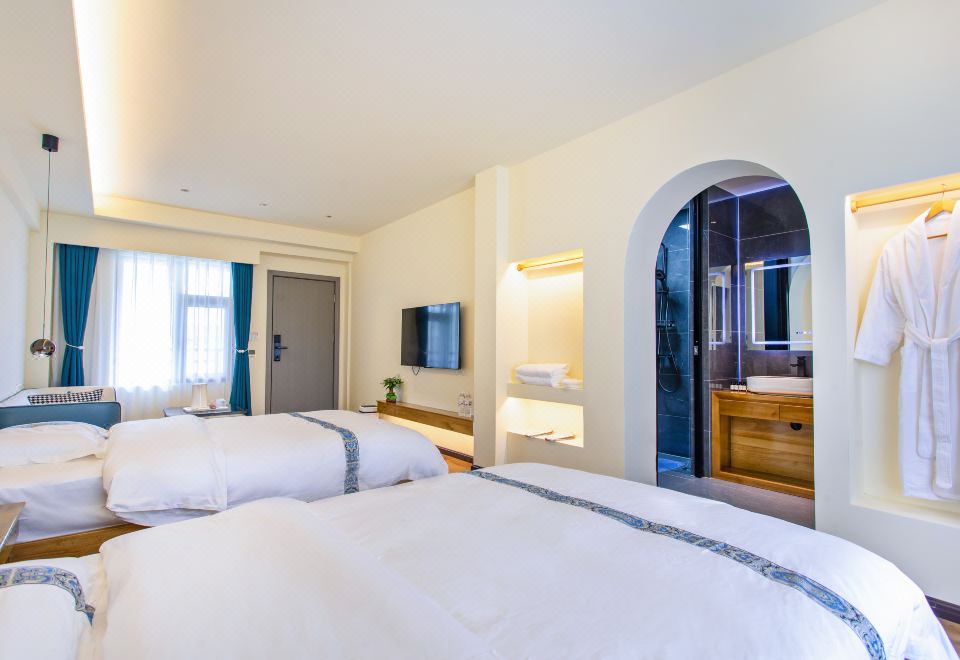 Shangri-La Banxia Time Homestay (Dukezong Ancient City Branch) Elegant Leisure Smart Room (2 Beds) (Sofa)