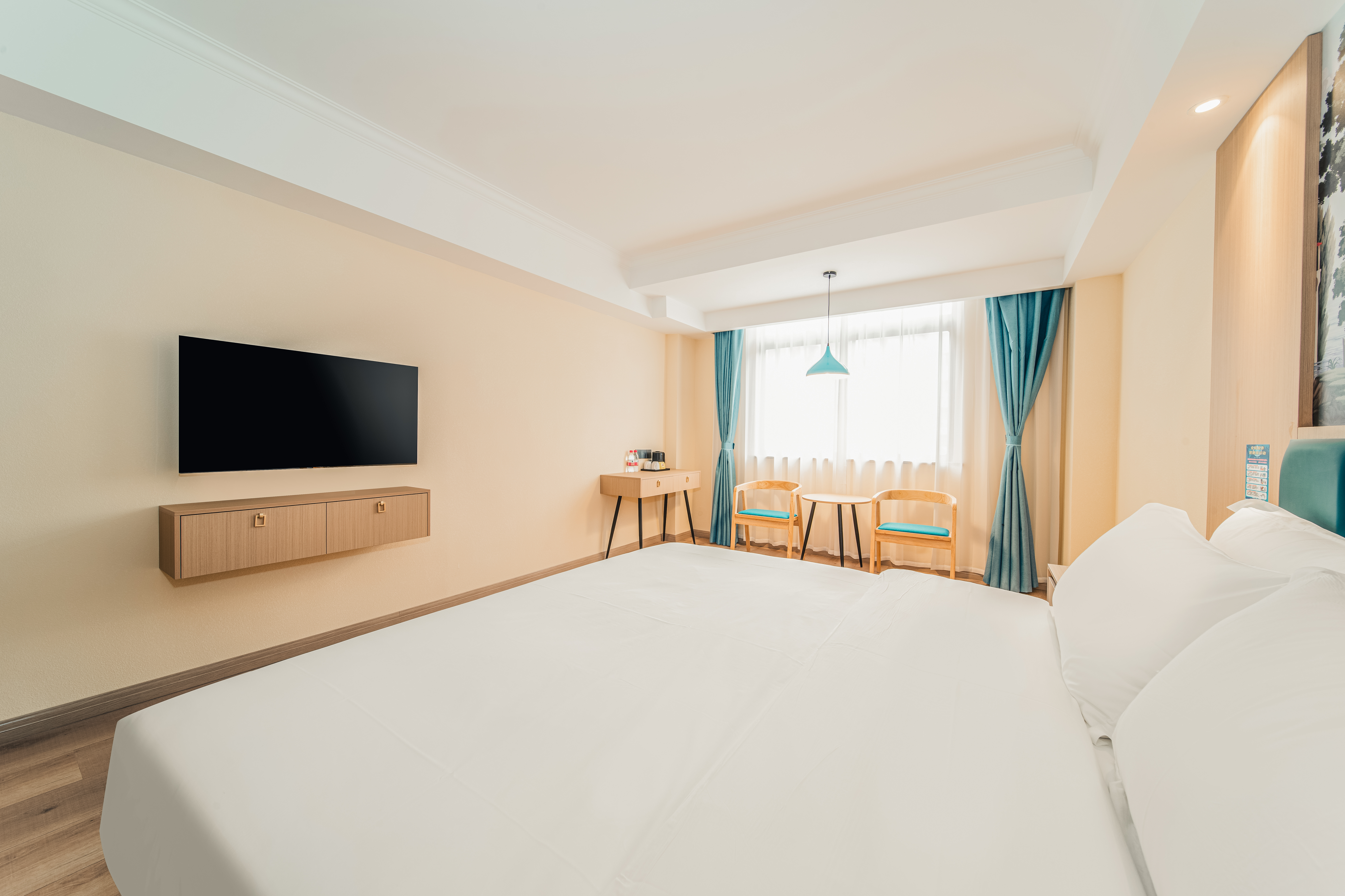 温馨大床房「喜临门高级床垫」