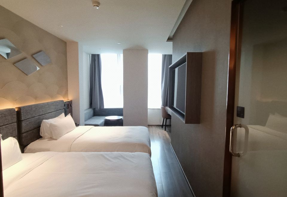 雅致双床房（加热毛巾杆+小冰箱+智能镜）