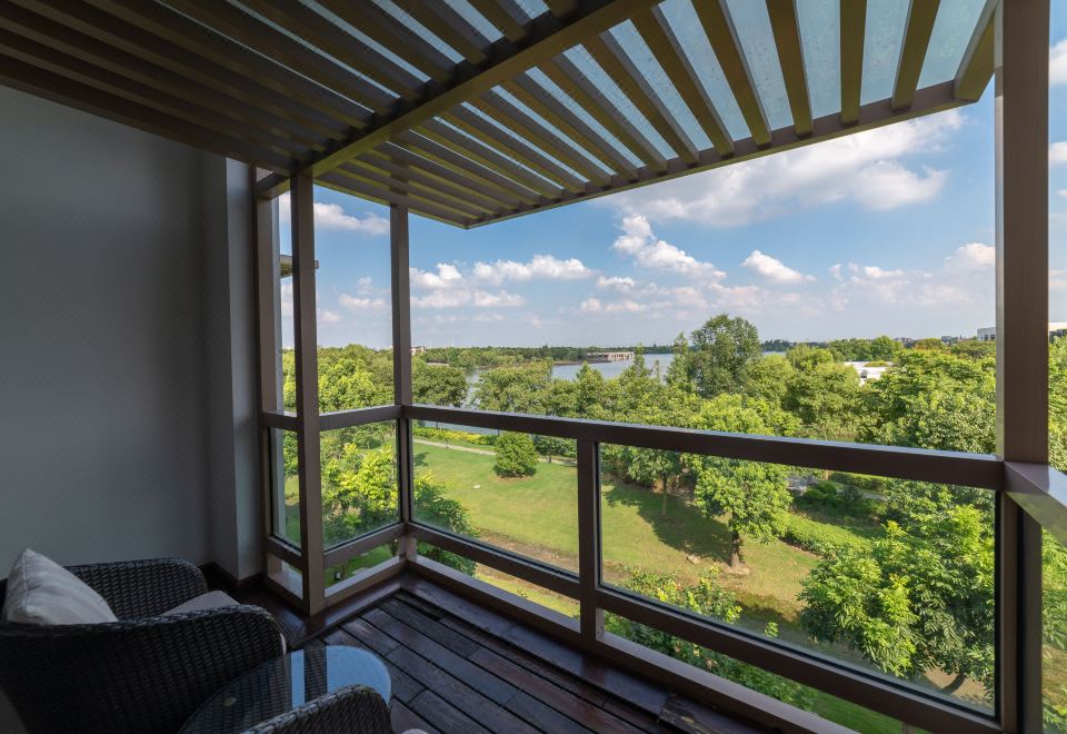 Citic Pacific Zhujiajiao Jin Jiang HotelDeluxe Lake View King Room