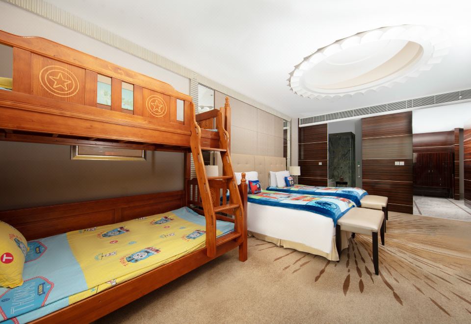 至尊亲子湖景房