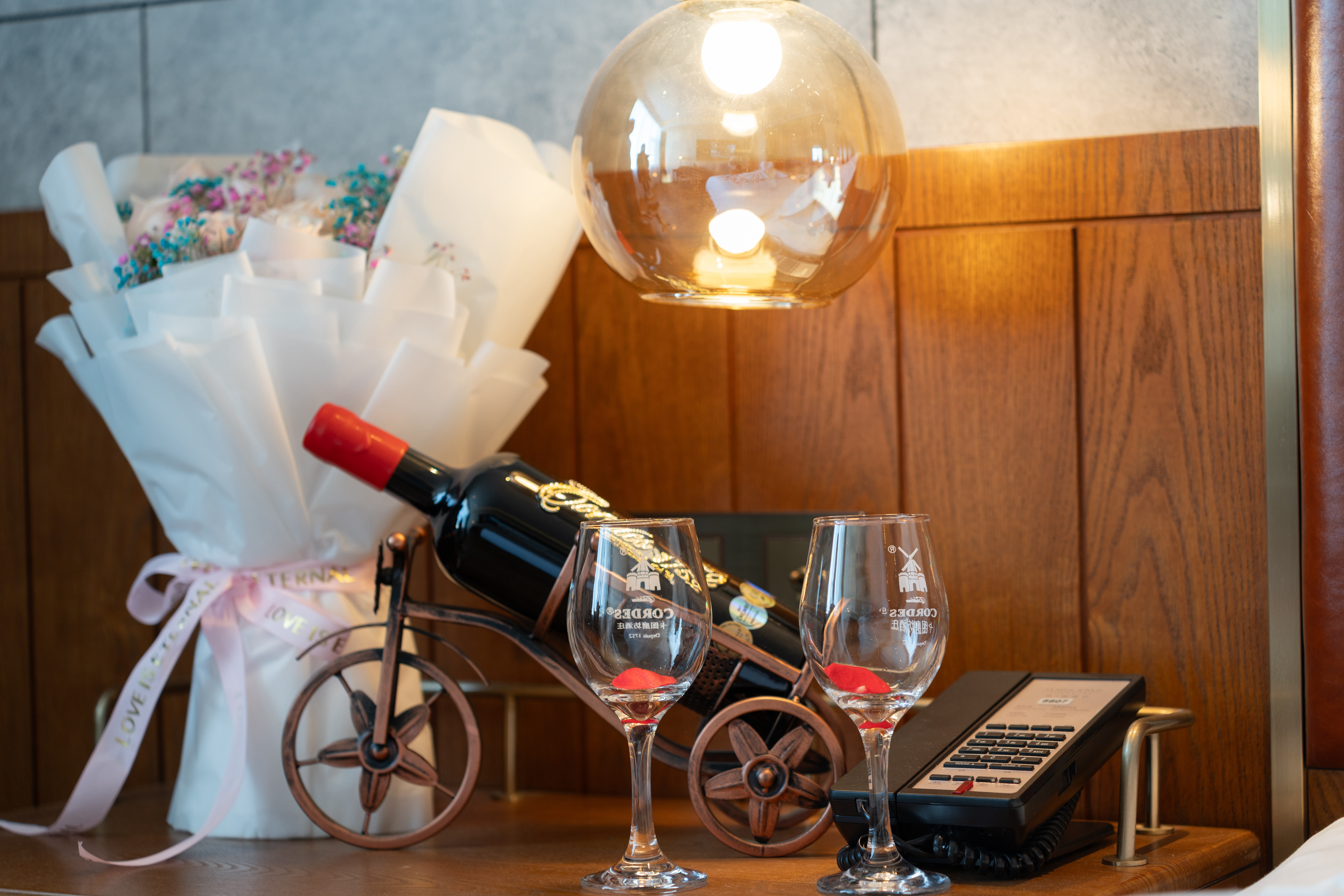 啡凡高级大床房（投屏）