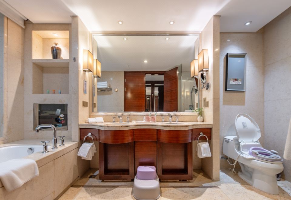 猪小屁主题山景家庭房