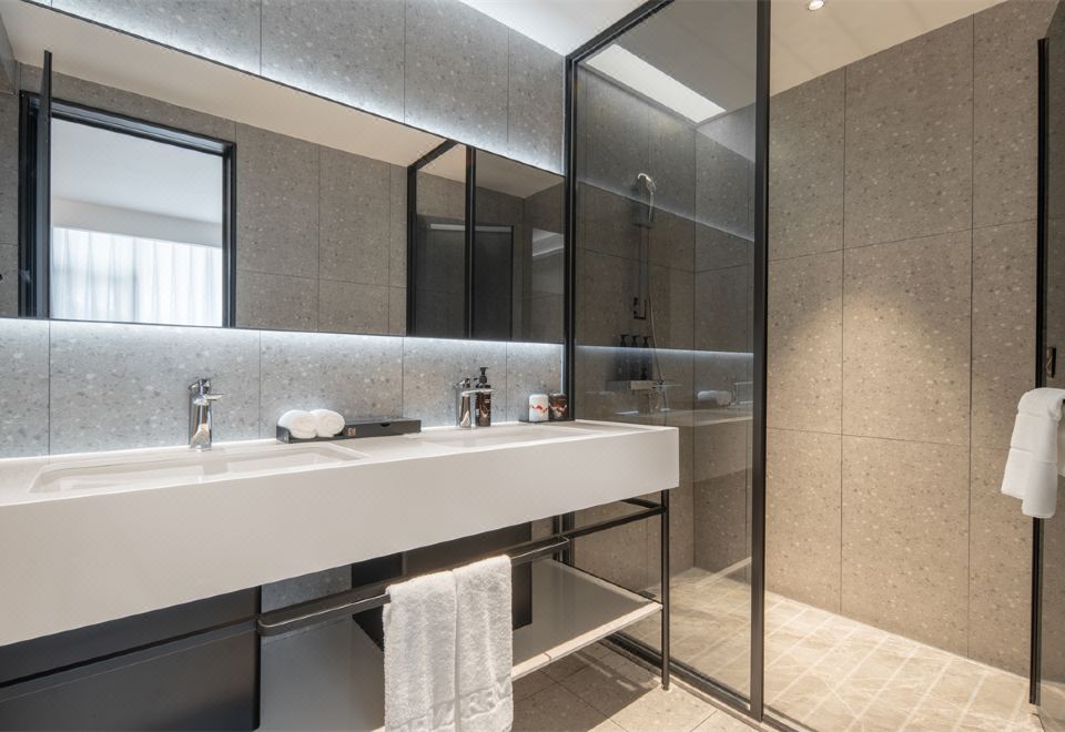 智能豪華大床房〔智能客控+智能投屏+零壓床墊〕