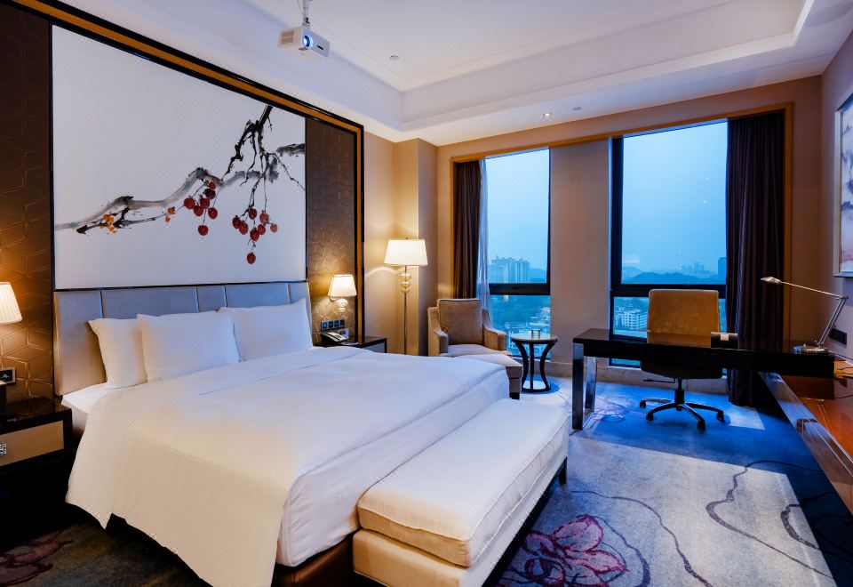 云端巨幕影音房（100寸4K巨幕+多維環繞聲）