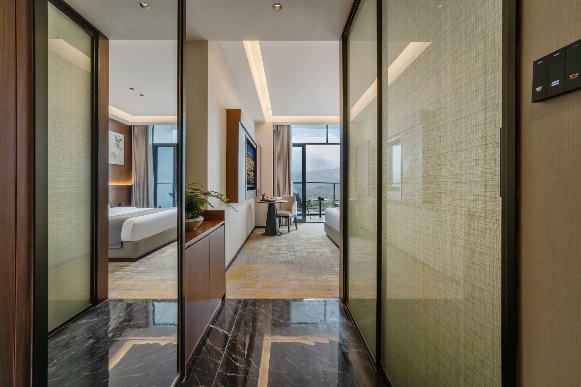 Deluxe Queen Room