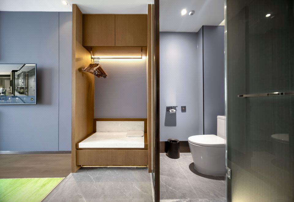 金致大床房（电视投屏+小冰箱+宽大行李架）