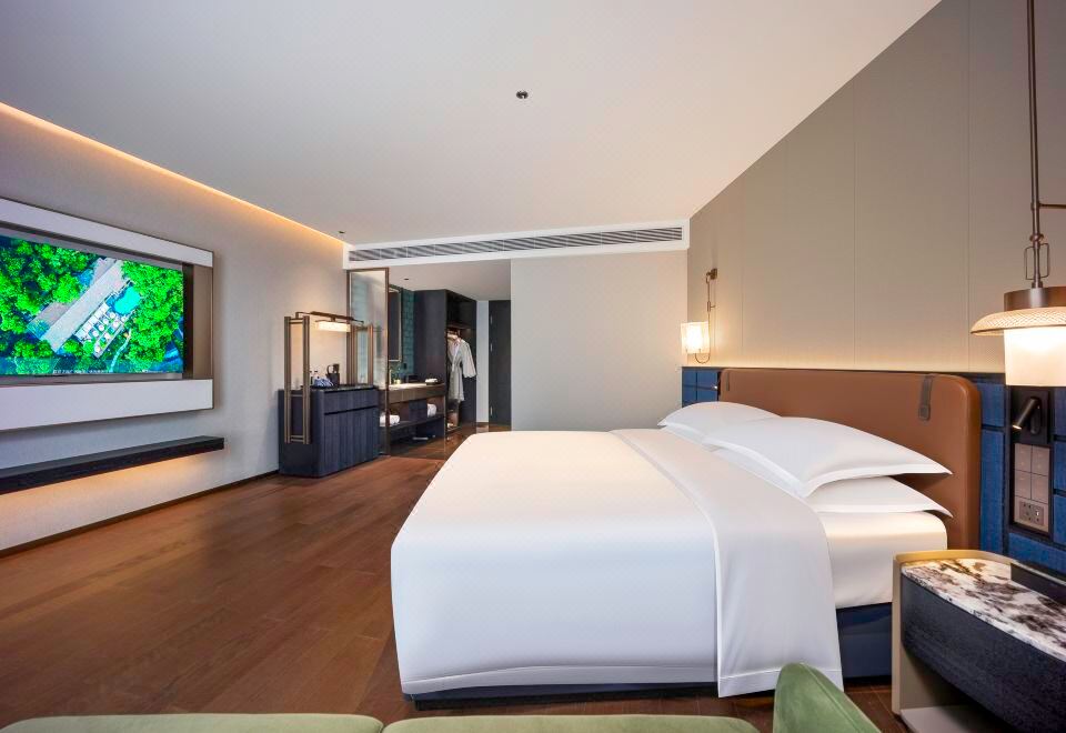 江景大床房（一線江景+落地窗+Mini Bar）