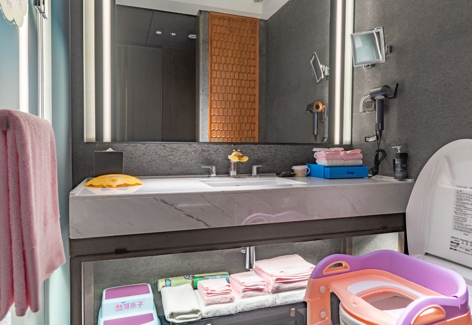 Oriental Resort GuangzhouBalala Little Magic Fairy Deluxe Double Bed Room