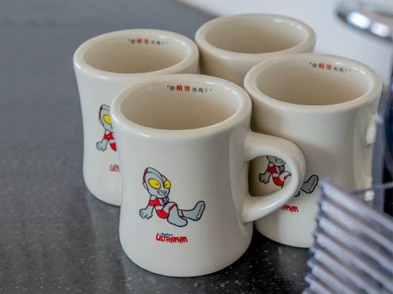 SeaView Garden Hotel QingdaoClassic Ultraman Theme Oblique Window Sea-view Family Room (Twin Beds + Upper Bunk War Chariot Bed)