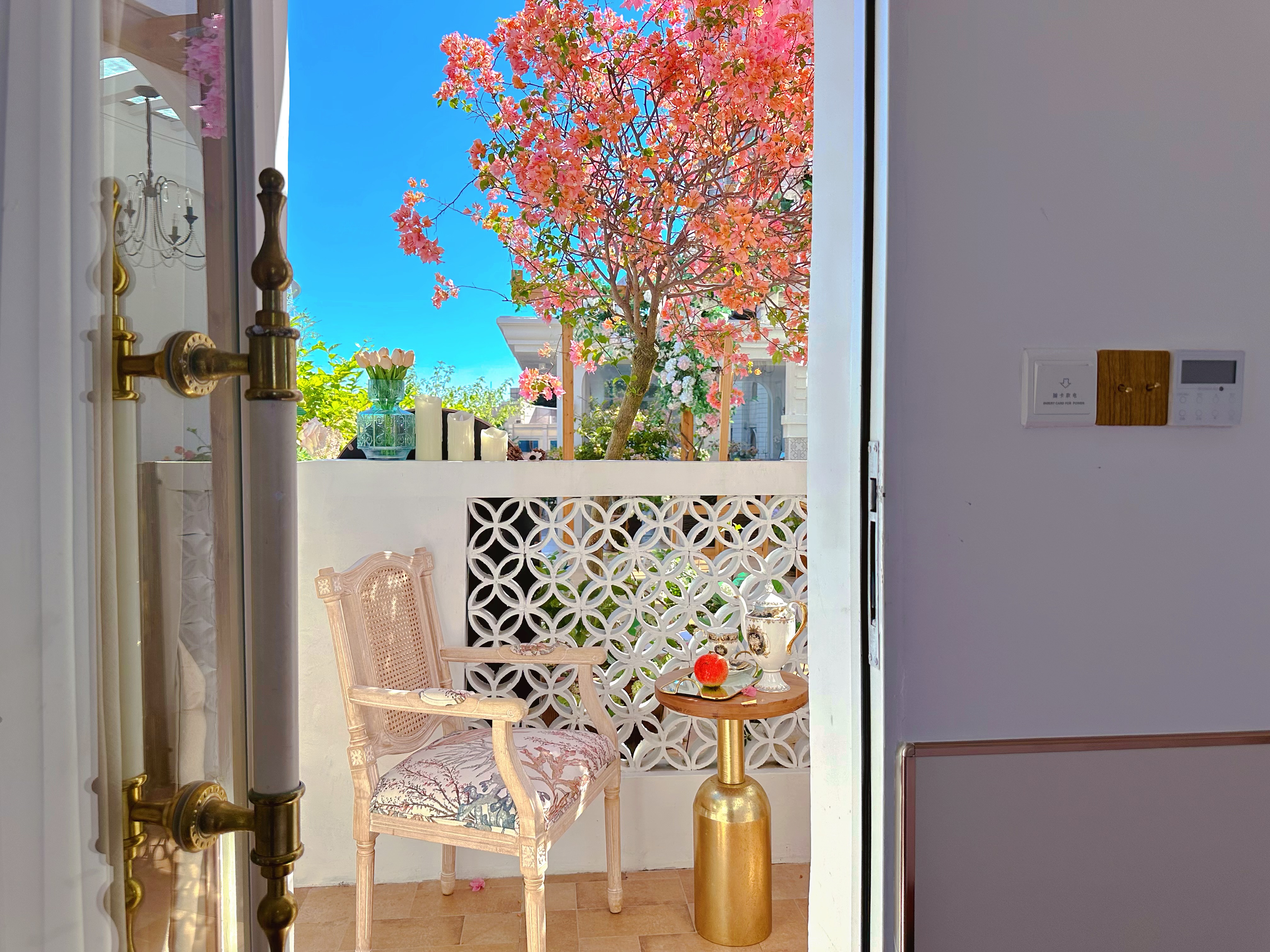 莫奈·南法古堡花园大床房（投影仪+浴缸+360度骑楼景