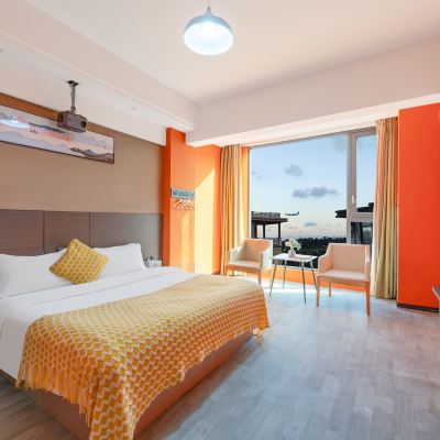 蔚藍-舒享大床房（落地大窗＋品牌床墊） 藍波望酒店（長樂國際機場店）優惠