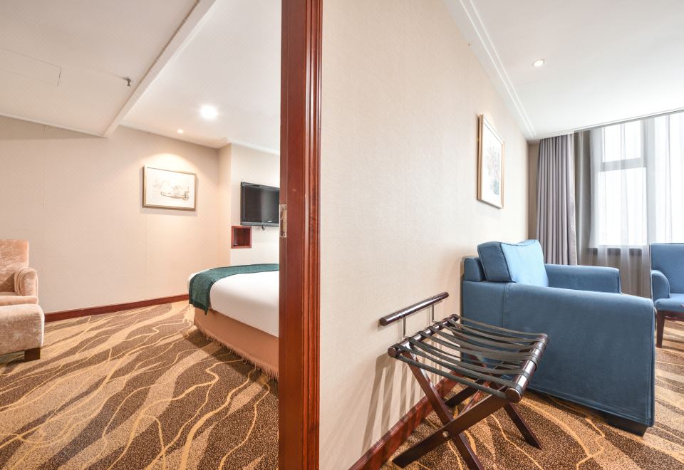 商務雙床套房 | 獨立會客區+深睡床品+mini冰箱