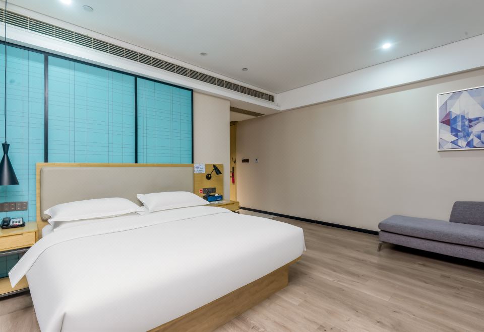 豪华大床房落地窗＋小度智能＋60寸高清投屏电视