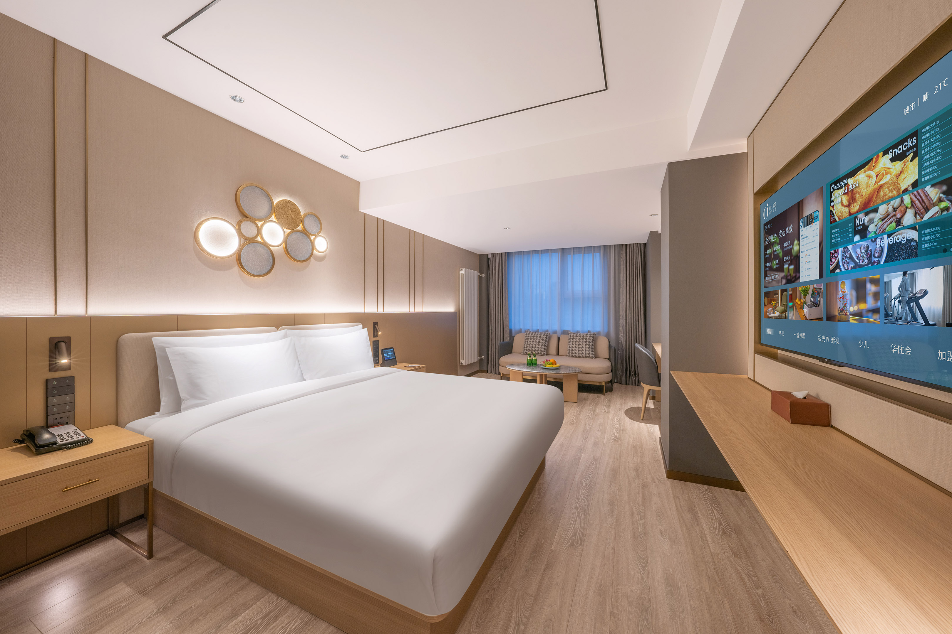 高级大床房（智能客控+65寸智能投屏+mini冰箱）