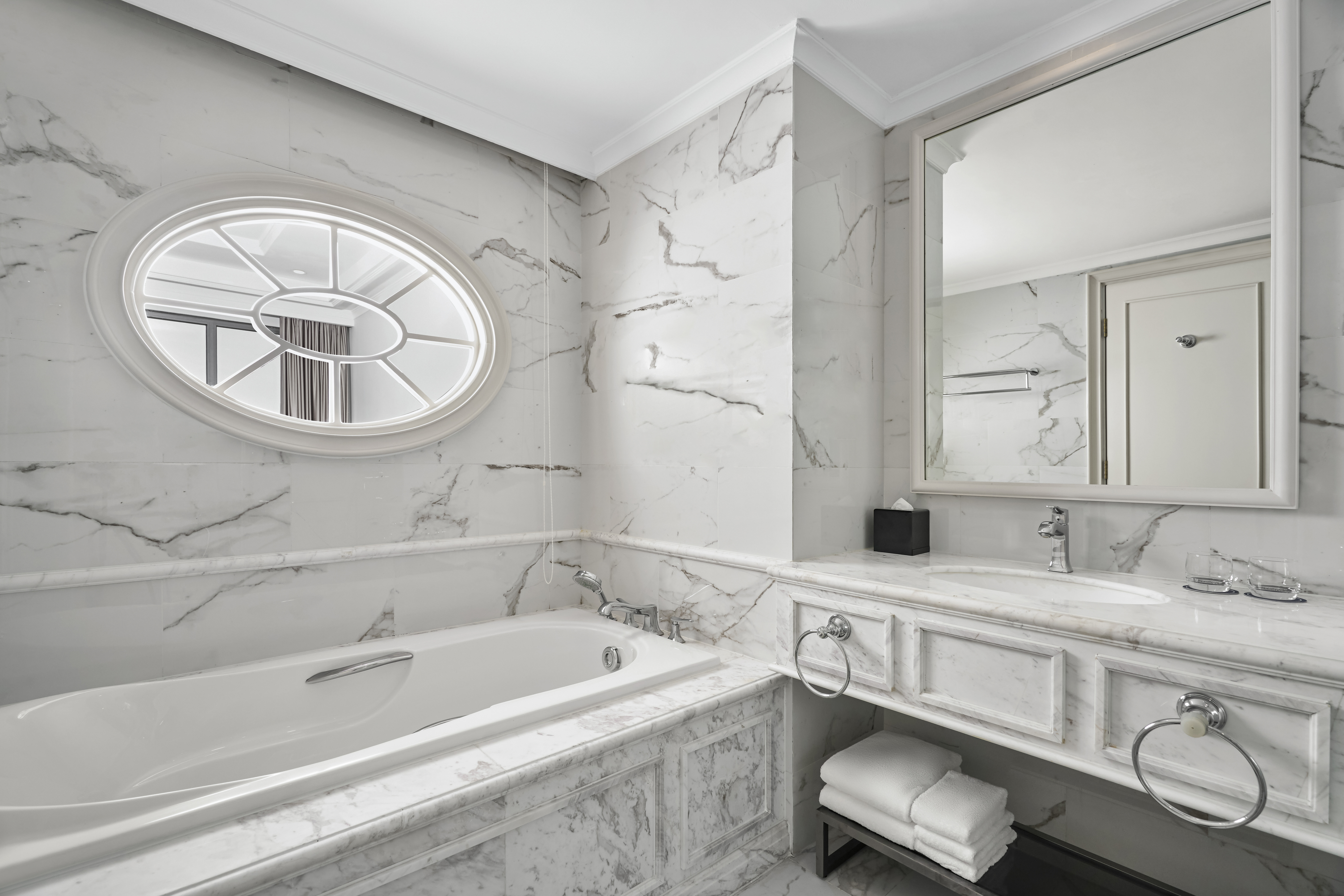 Four Points By Sheraton Lang Son天际线景豪华特大床房