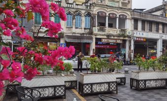 Haikou Xiehou Boutique Homestay (Bell Tower Qilou Old Street Branch)