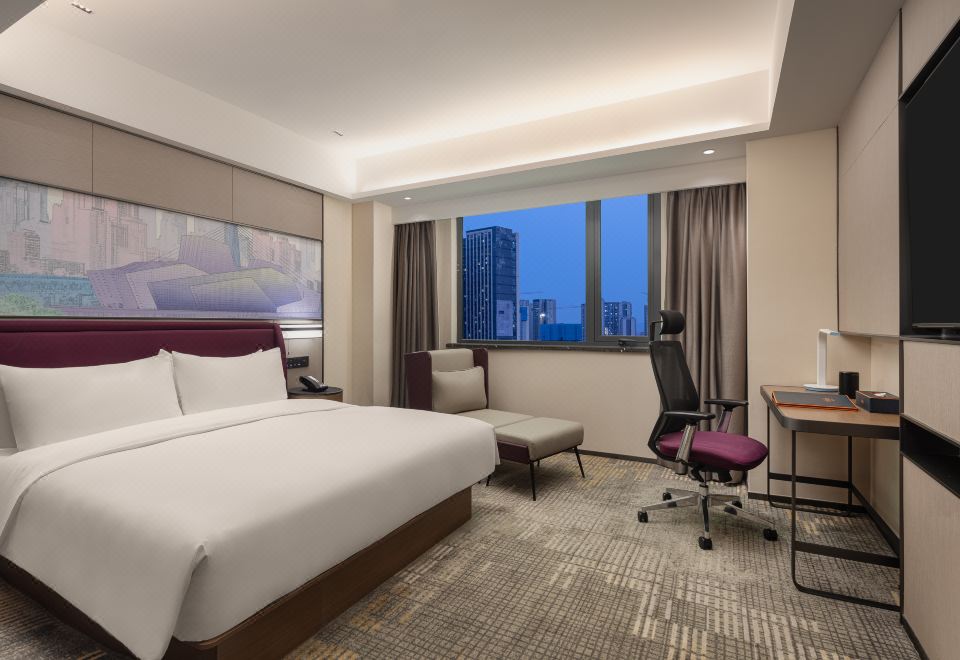 豪华商务大床房（手机电视投屏+Minibar）