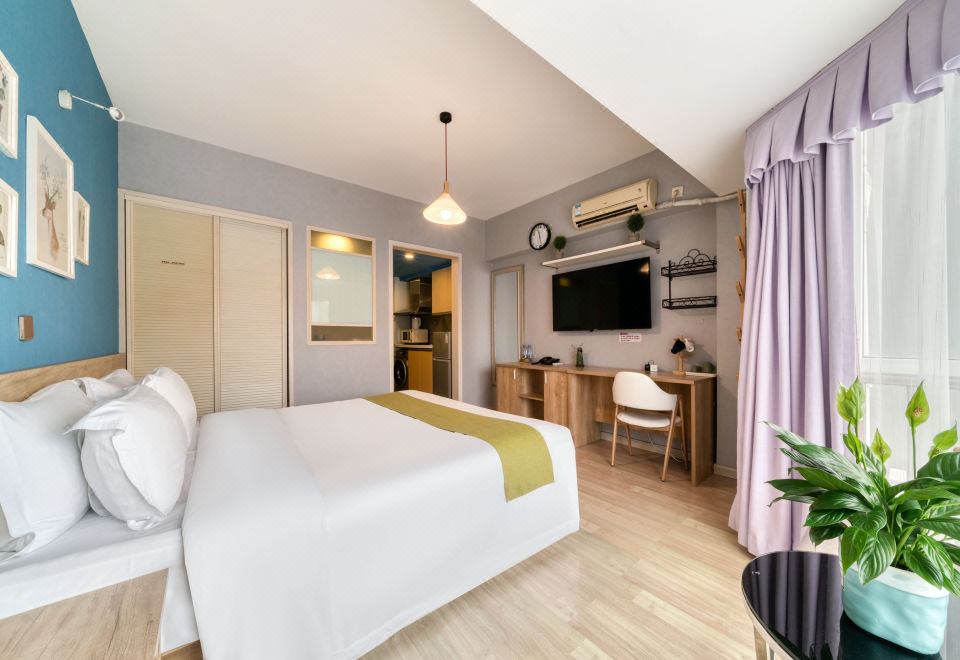 暖阳·露台清新大床房（1080P高清智能投屏+观景台）