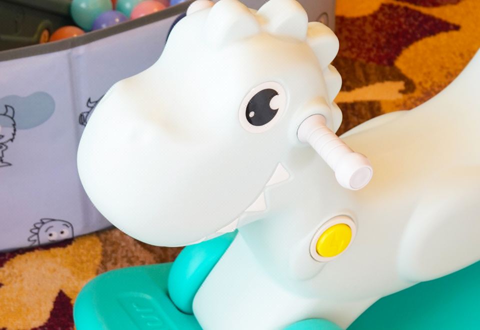 萌萌恐龍江景大床套房