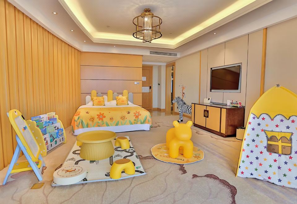 Kingworld Hotel Gui'anFamily Friendly Suite (Balcony, Soaking Tub)