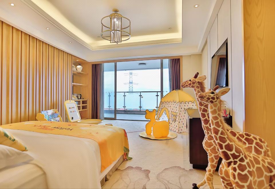 Kingworld Hotel Gui'anFamily Friendly Suite (Balcony, Soaking Tub)