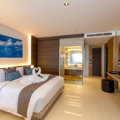 Luxury Beach Suite 1 King Bed