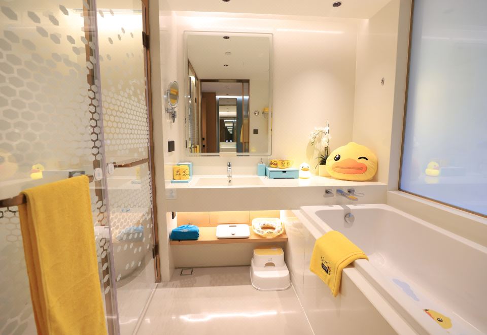 小黃鴨親子房（智能客控+MINI吧+天然乳膠枕）