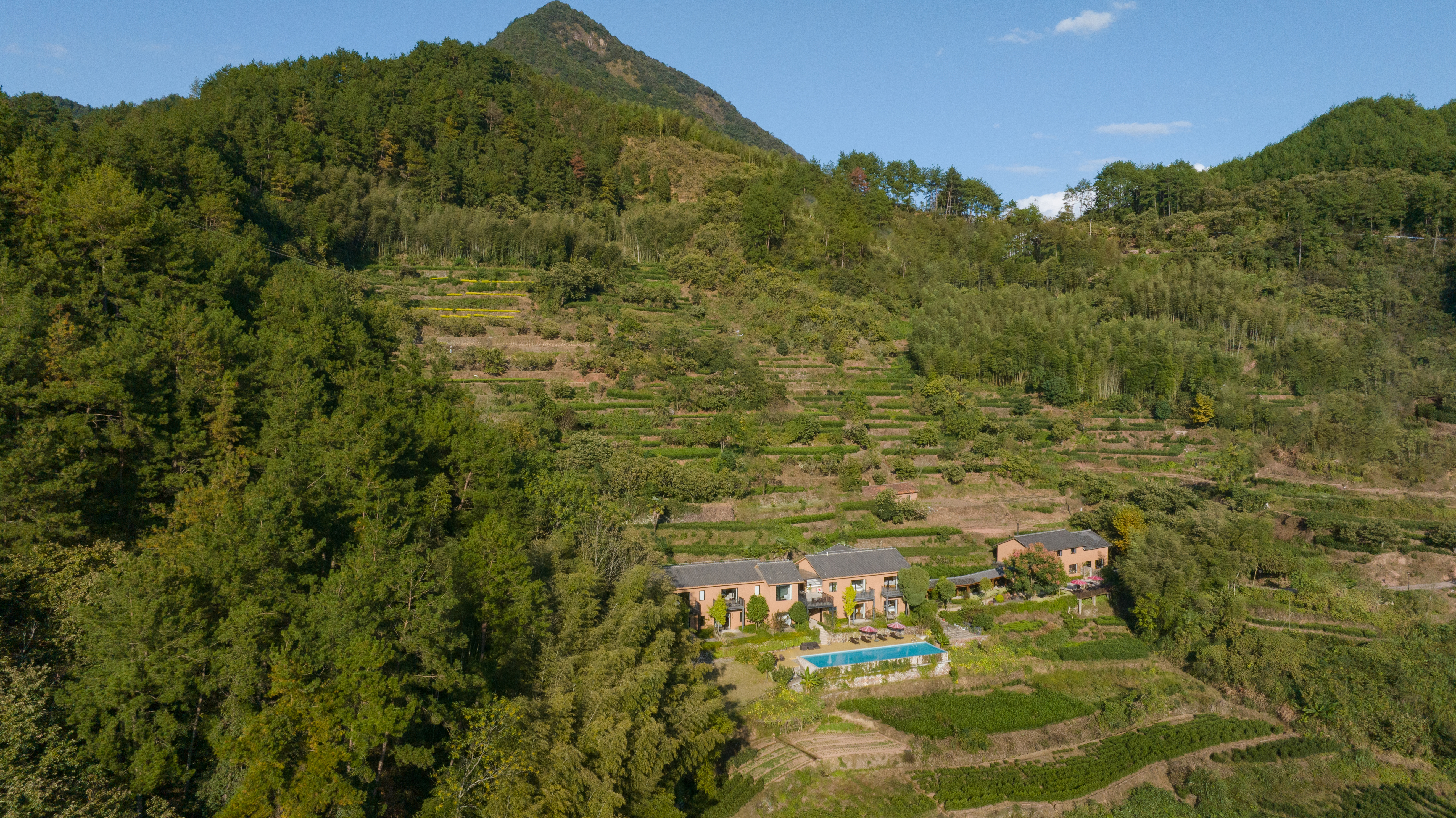 溪云里11房包栋|无边泳池|特色行廊|日光躺椅|休闲酒吧|阳光花园