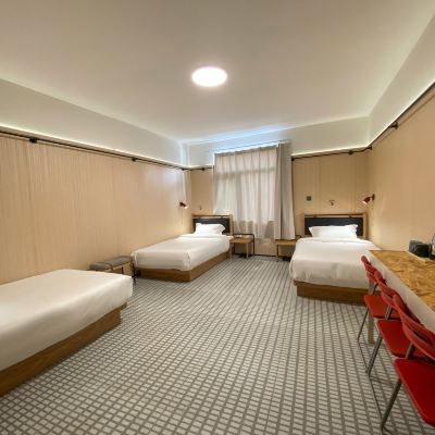 叁人從眾三床房（加濕器+舒眠床墊） 平措康桑青年旅舍（布達拉宮大昭寺店）優惠