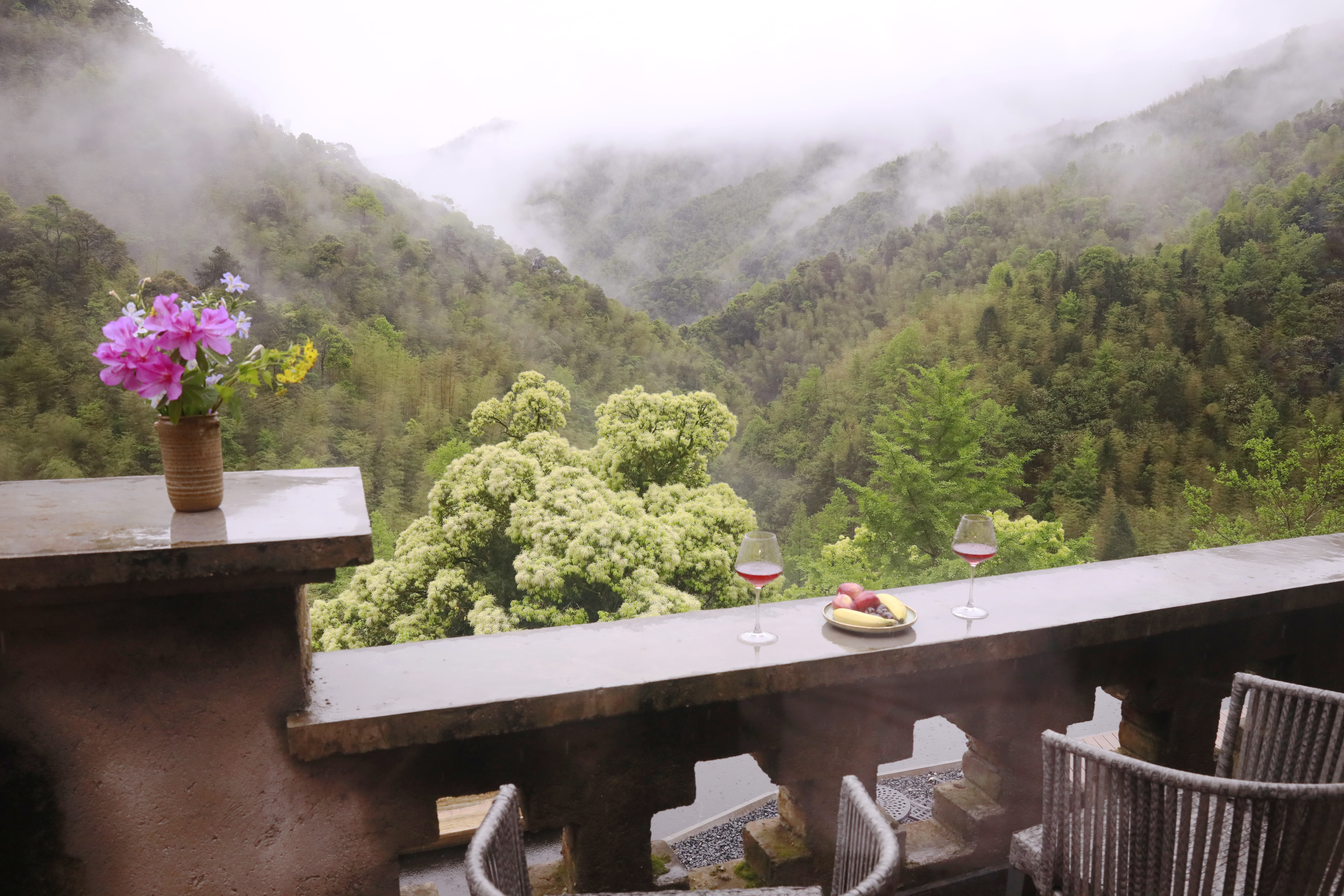 Floral Lux Hotel·Mount Huangshan Bitter Tree Story Hotel阳台山景大床房+享观景平台风景