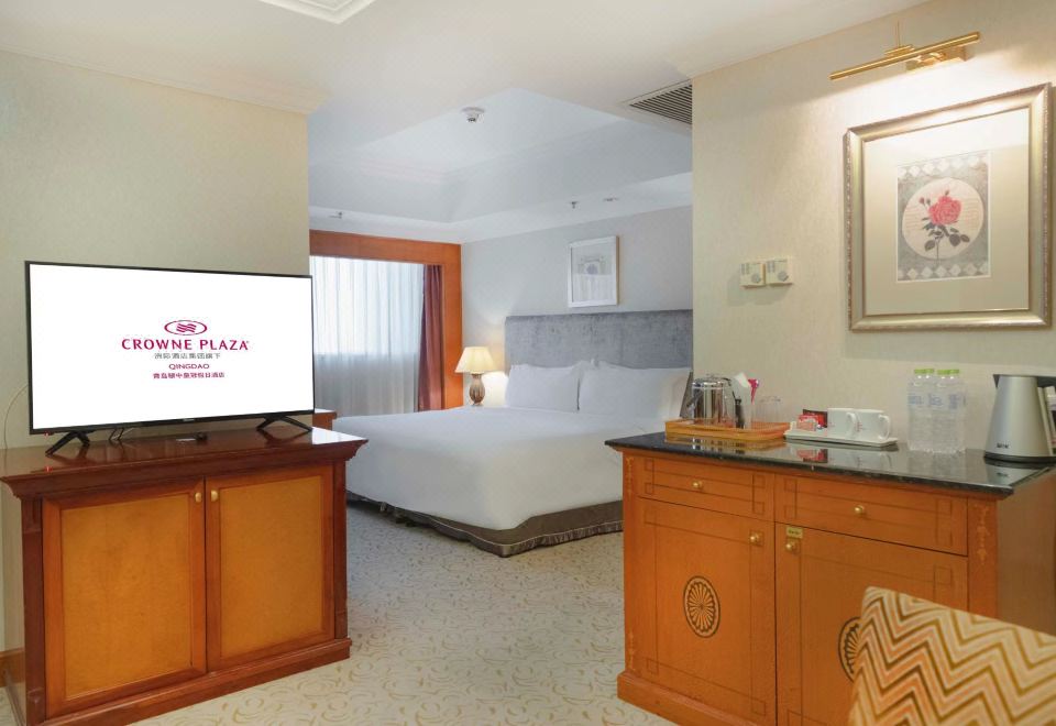Crowne Plaza QingdaoCrowne Plaza Deluxe Room-King Bed