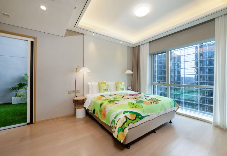 凹凸世界親子露臺家庭房