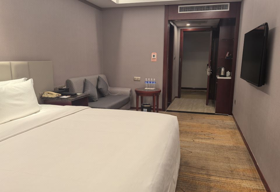 高級大床房（加濕器+小冰箱）