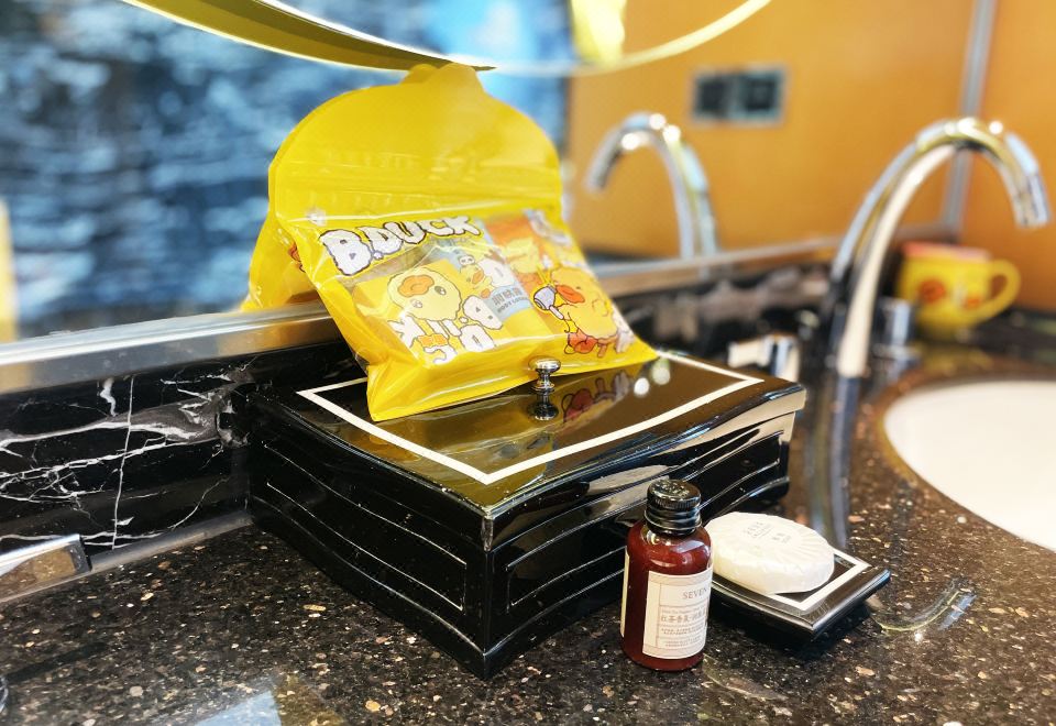 B.Duck小黄鸭&YOYO亲子主题豪华大床房