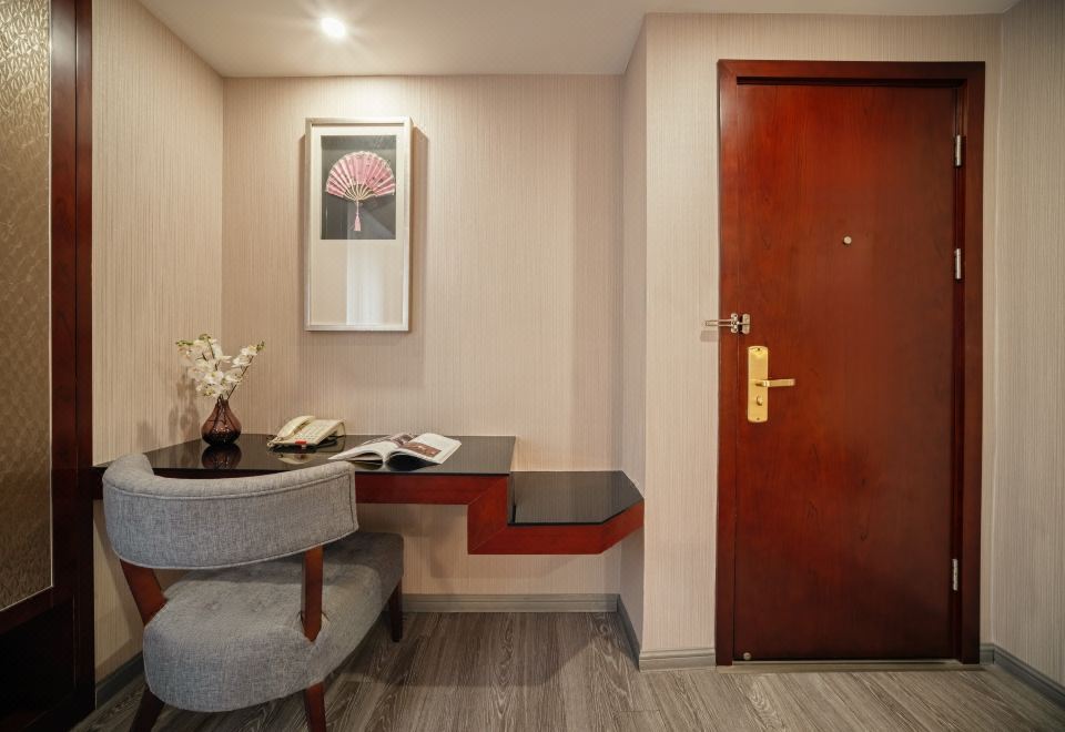 Phoenix Regalia Hotel (Chengdu Chunxi Road Taikoo Li Store)Supreme Queen Room