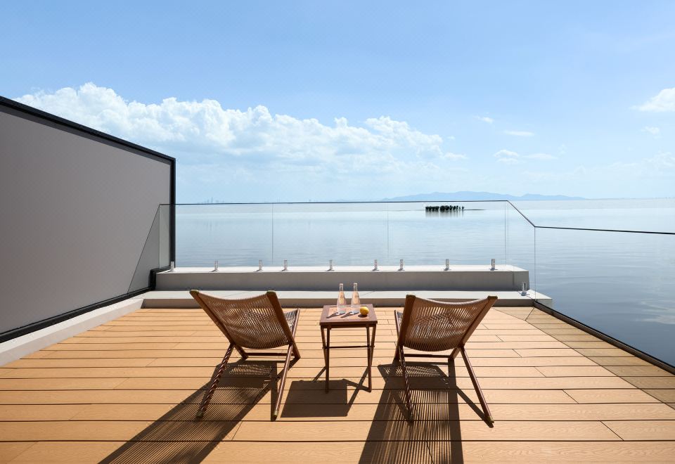 Hong Boutique HostelClub 270° Lake View Double Bed Room With Bath Tub, Smart Home, And Large Terrace