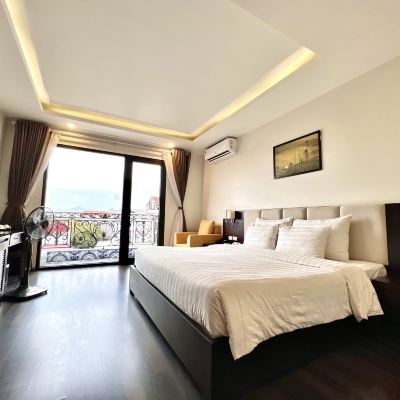 尊貴套房帶陽台 內排百麗宮大飯店 - 附游泳池優惠