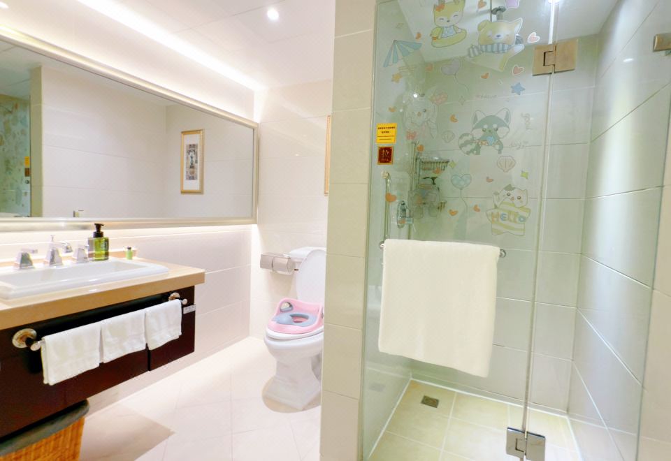 Jinling Mandarin Garden Hotel NanjingFamily Friendly Comfy Suite