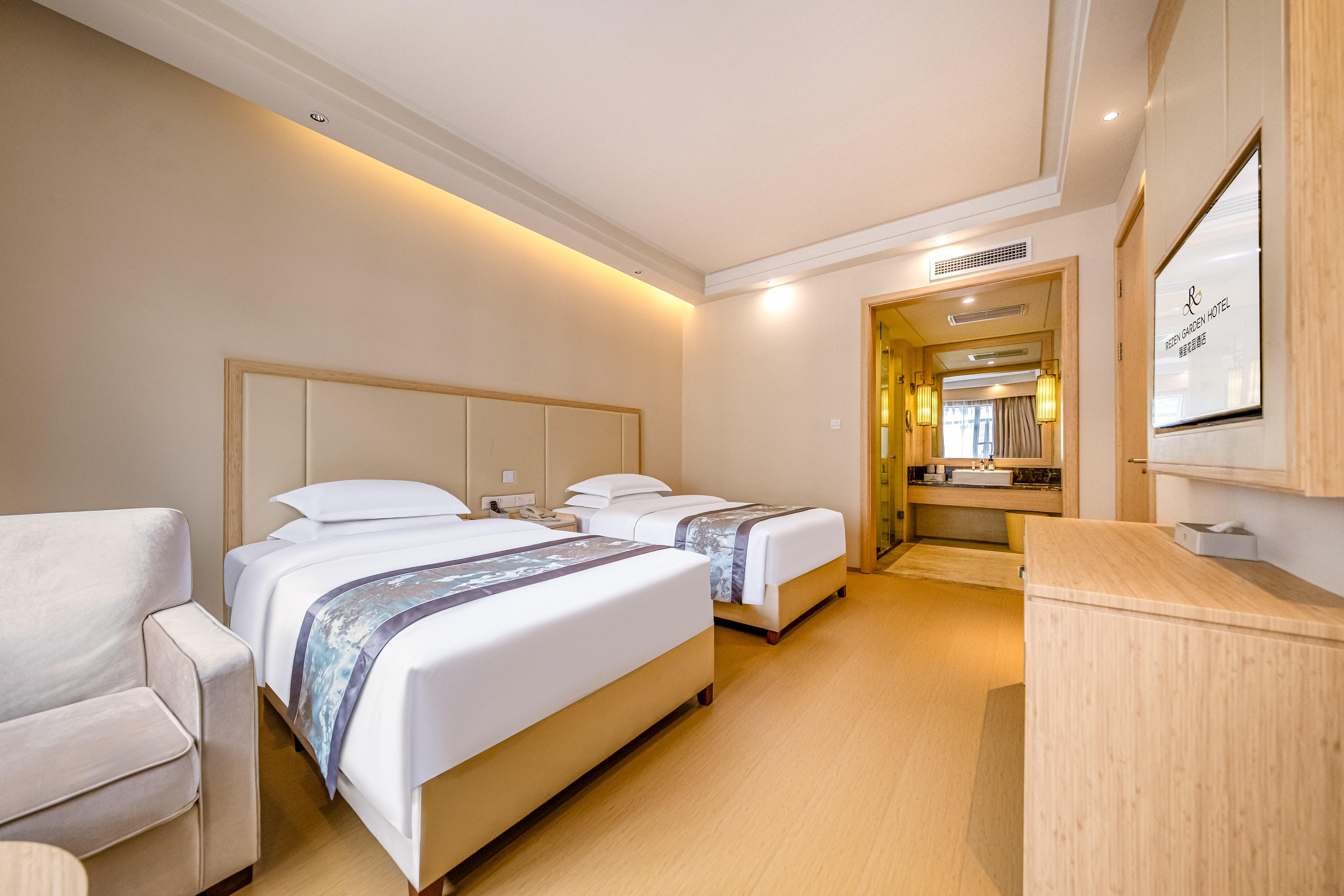 Mountain-View Two-Bedroom One-Living Room Suite (Smart Toilet + Private Bathtub)