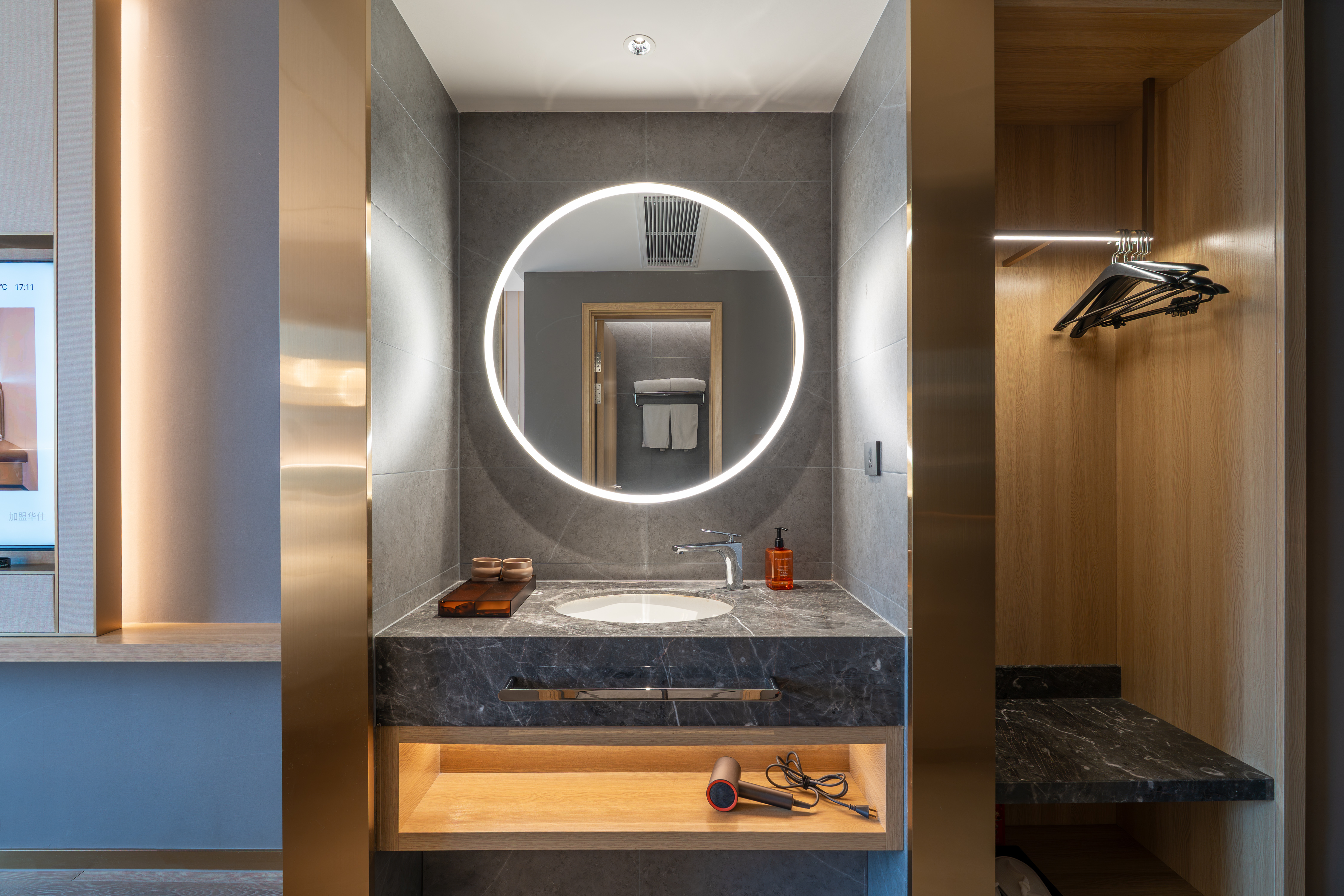 行政套房（智能客控+冰箱+智能马桶＋65寸电视）