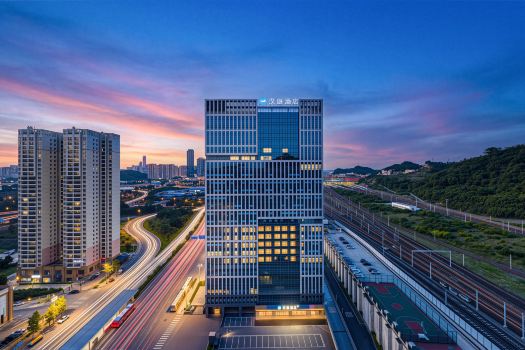 HanTing Hotel (Guiyang North Railway Station East Square)