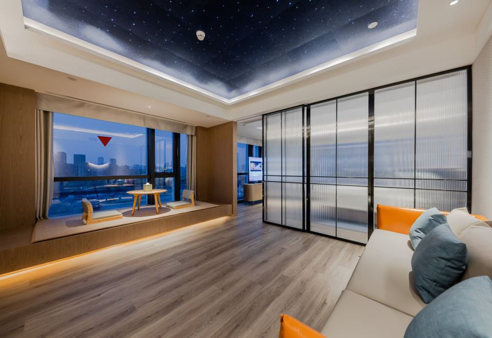 Featured Suite