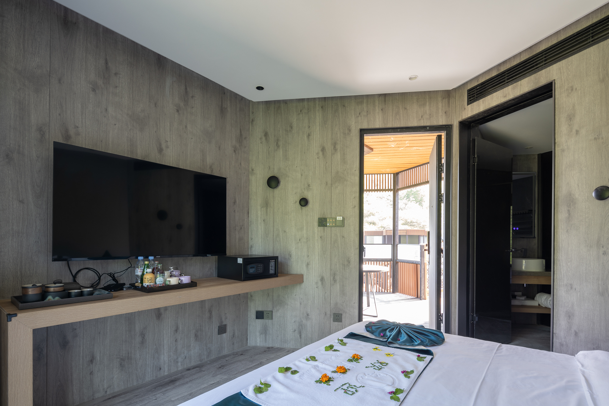 蜂巢山景大床房