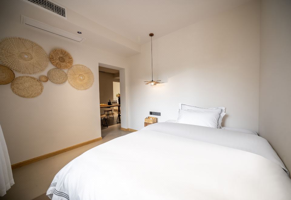 Qingcheng Mountain Qingwu HomestayMountain View Projection Suite (Central Air Conditioning + Whole House Floor Heating)