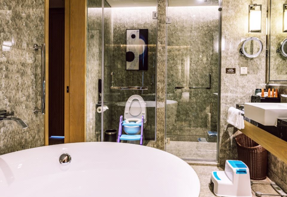 Crowne Plaza Kunming Ancient Dian Town1 King And 1 Bunk Bed Premium Kids Theme Room