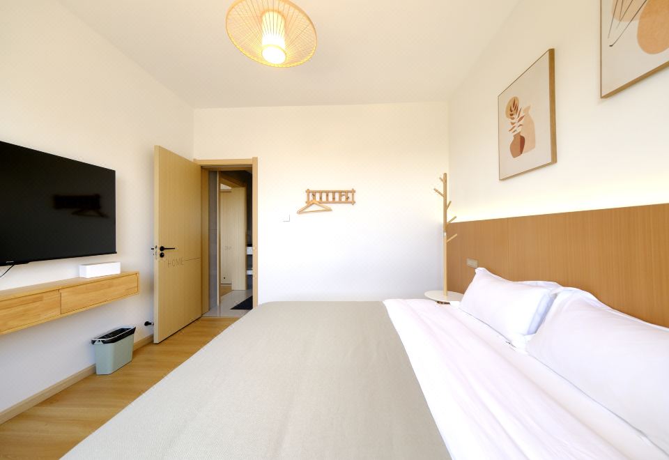 湖景阳台两室双床套房